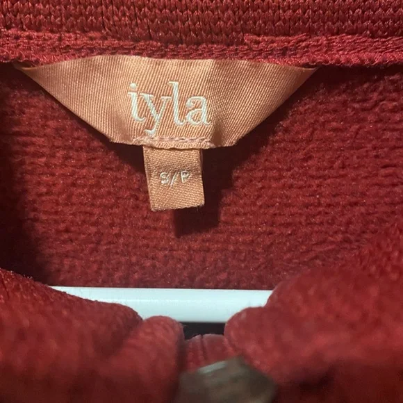 Red Iyla Zip - Picture 4 of 6